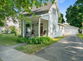 104 E Lincoln St, Charlevoix, MI 49720