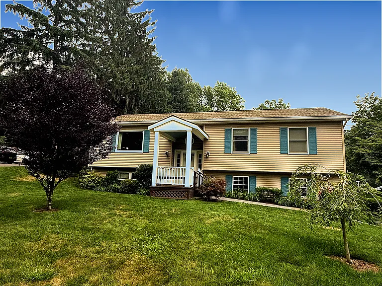 40 Simmons Ln — Photo 23