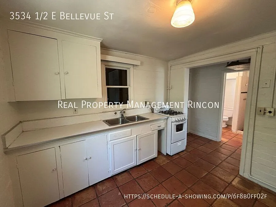 Affordable 1 Bedroom/1 Bath Guest House in Central Tucson! — Photo 3