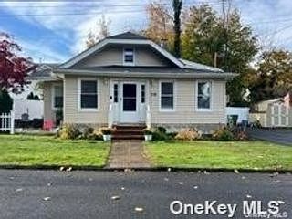 1st image of 218 1st Ave