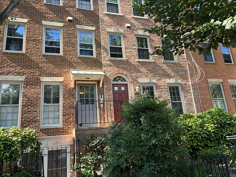 1949 Calvert St NW #B — Photo 19