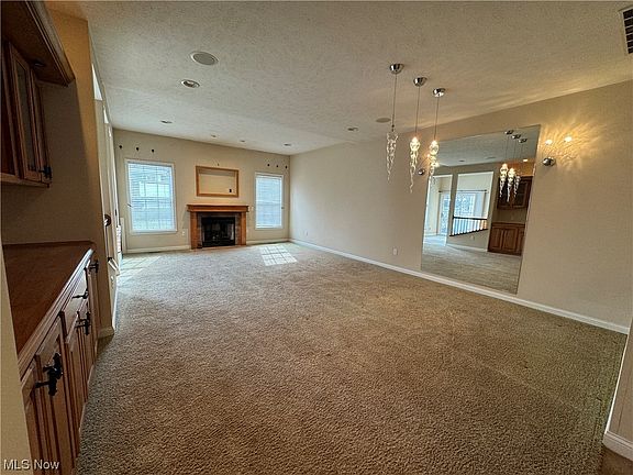 4th image of 360 Hollyhock Ct