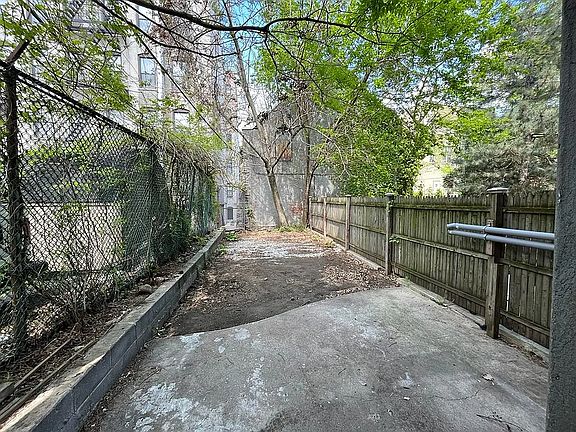 3rd image of 418 W 130th St #Bb1
