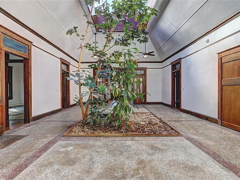 2733 Hillcrest Ave — Photo 24