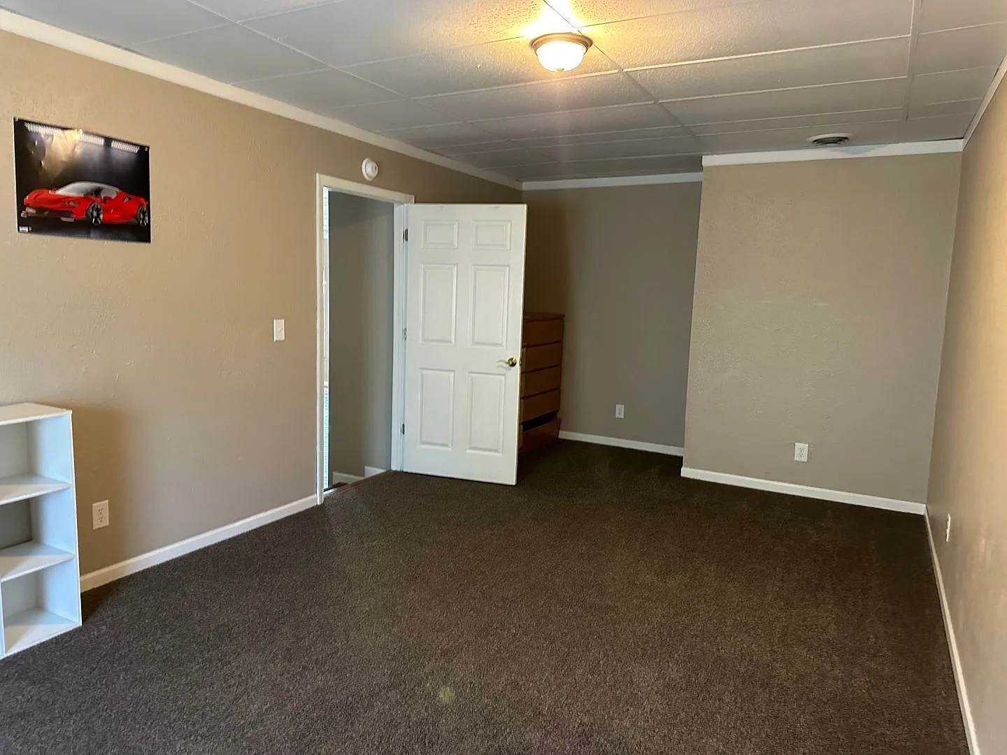 5 Bedroom 2 Bathroom — Photo 4