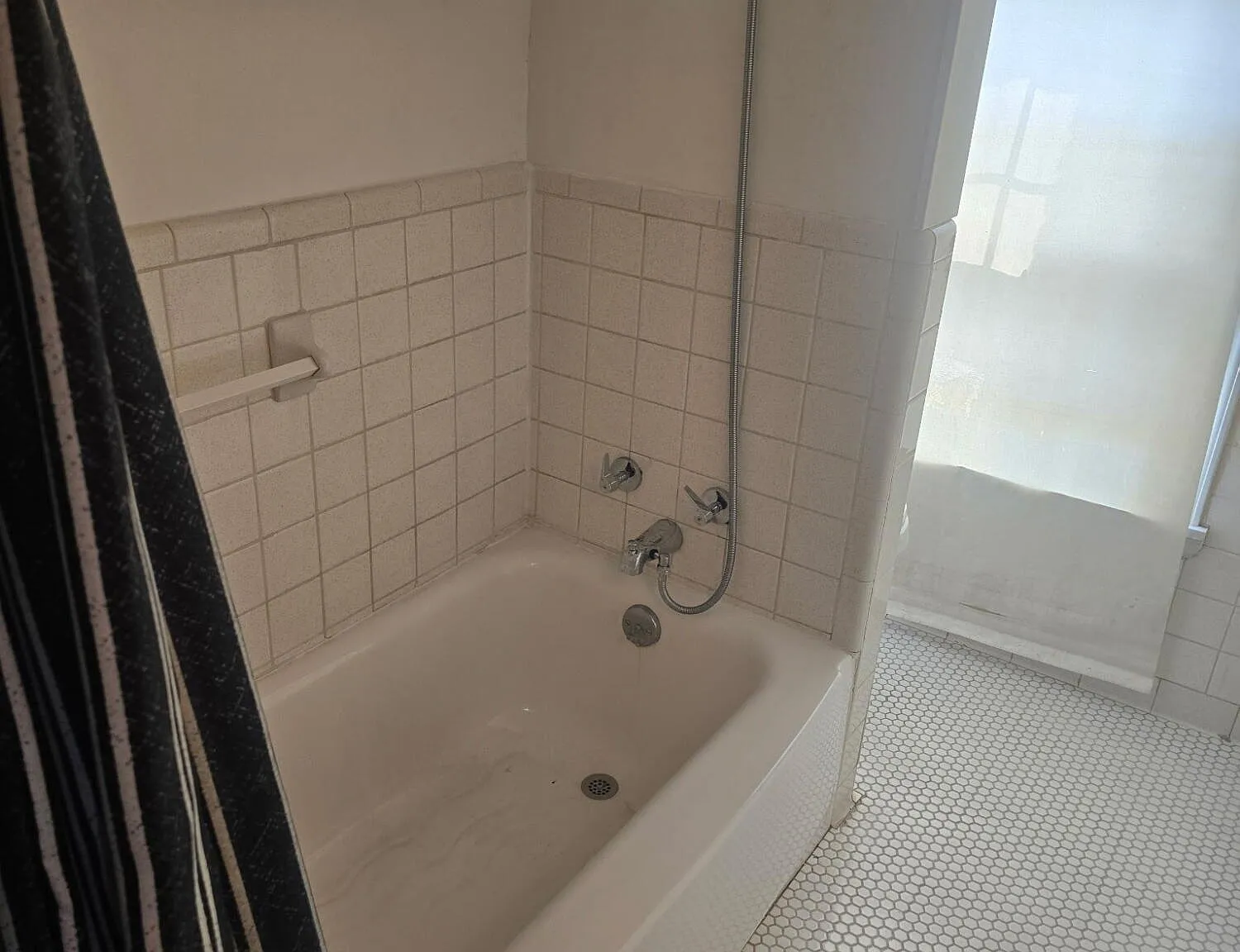 3 bed, 2.0 bath, 1541 sqft, $2,000 — Photo 4
