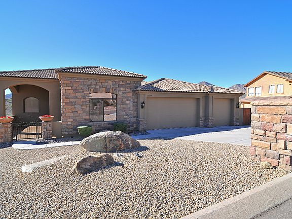 Great Curb Appeal!