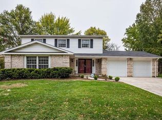15711 Hill House Rd, Chesterfield, MO 63017