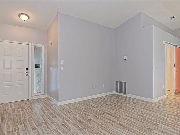 2nd image of 3276 Meadow Run Dr