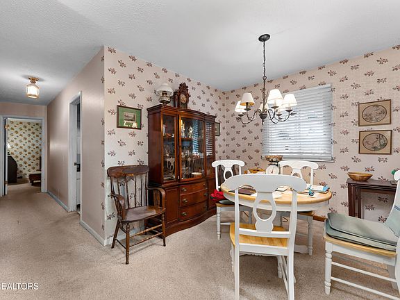 3rd image of 11916 Midhurst Dr