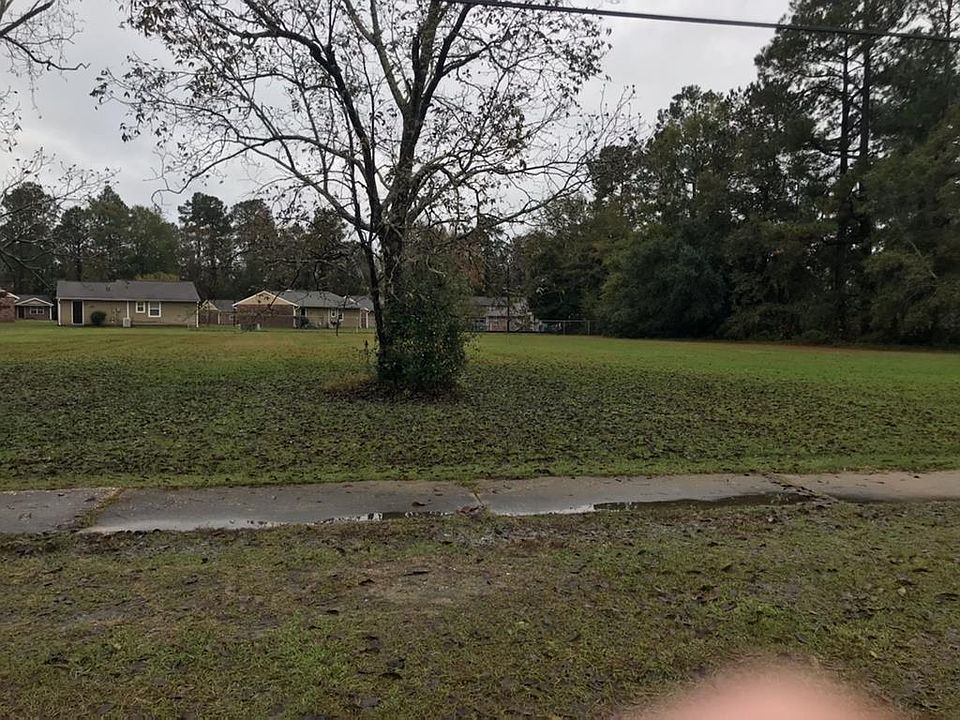 2nd image of W Huggins St