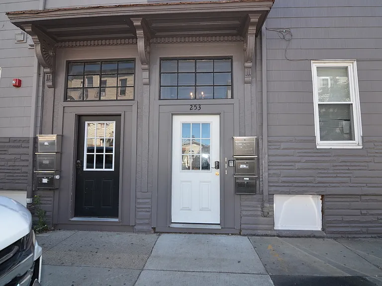 253 Paris St #1 — Photo 16