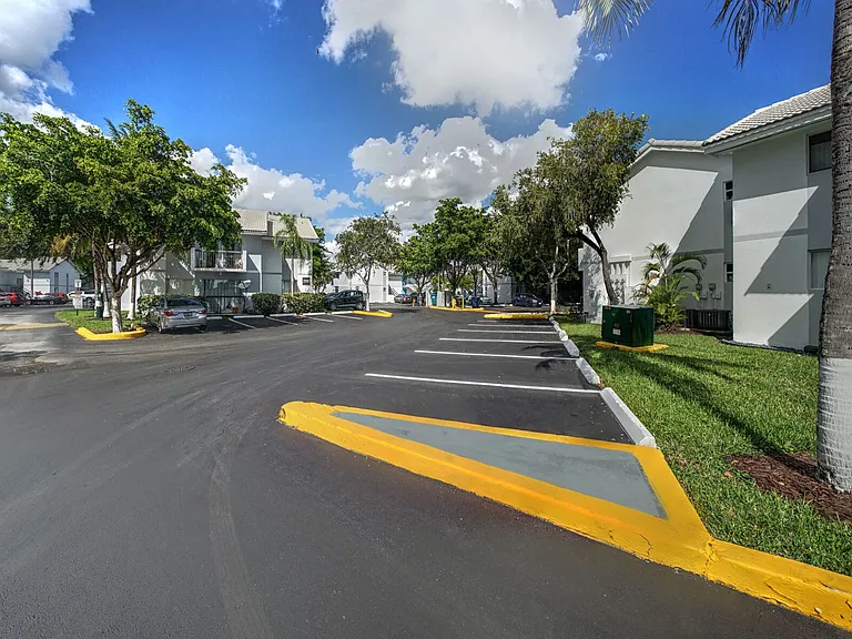 7 West — Photo 41