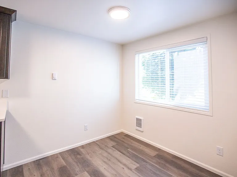 Barclay Square Where Convenience Meets Community Up to 1-Month Free! — Photo 7