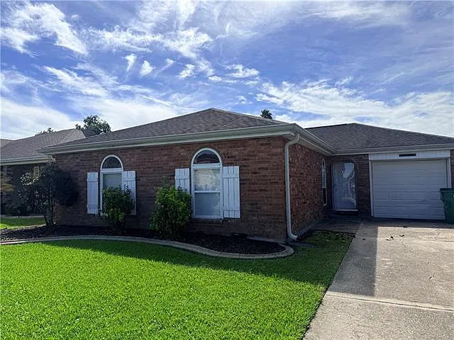 3 bed, 2.0 bath, 1188 sqft, $1,750 — Photo 1