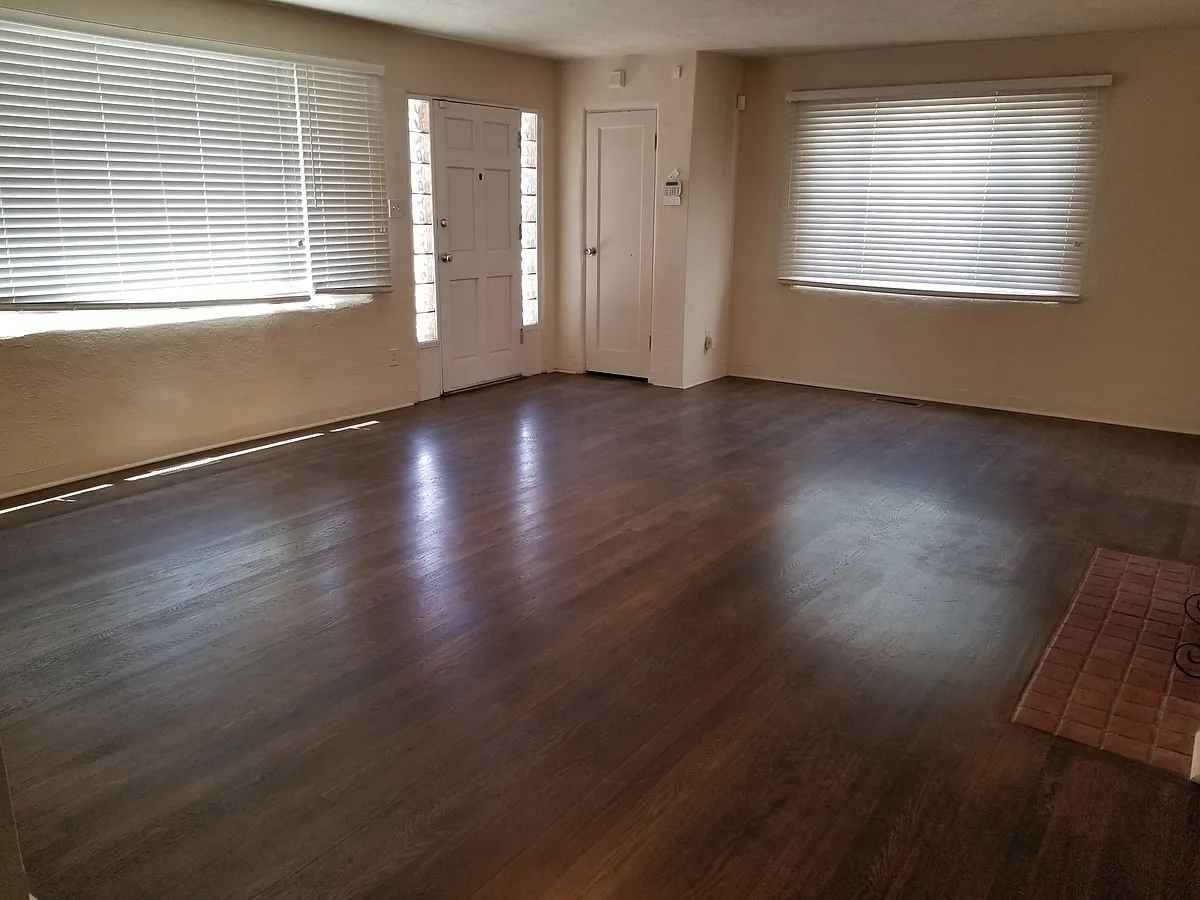 Spacious Den/Living room - 4017 Anderson Ave SE