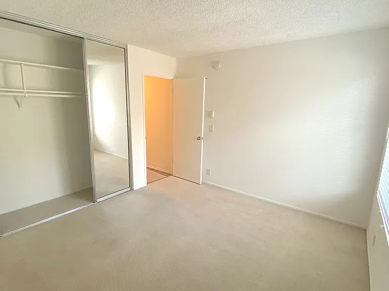 321 S Sherbourne Drive — Photo 9