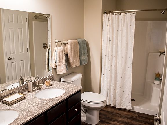 Walk-in shower in the MBA