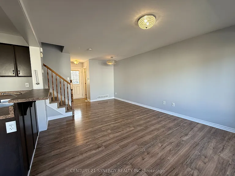 921 Messor Cres — Photo 5