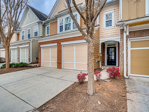 4th image of 1925 Granville Dr