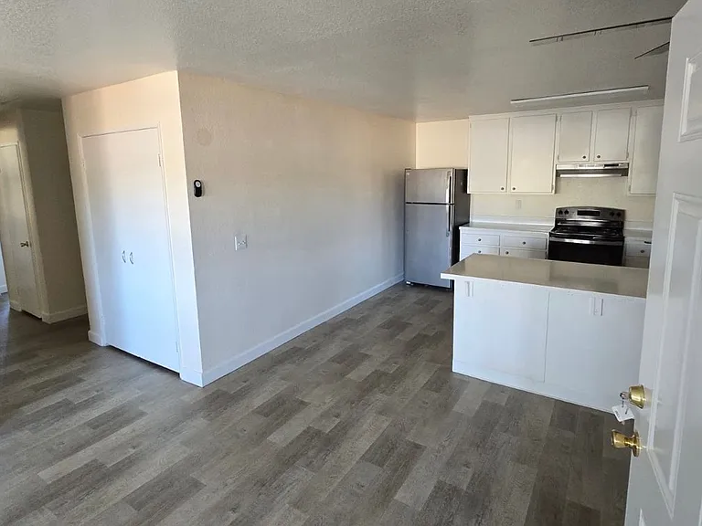 Highland View Apartments — Photo 23