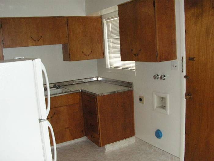 2nd image of 1656 Idlewild Dr APT E