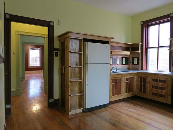 2nd image of 2821 Shenandoah Ave #A