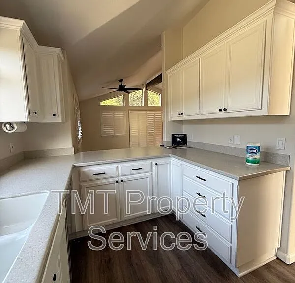 242 Lucas Ln — Photo 14