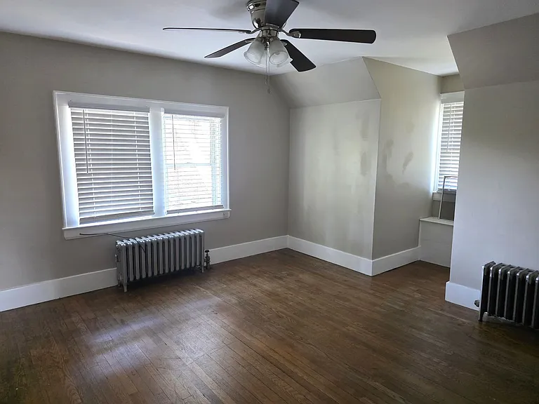 1046 N Main St — Photo 24