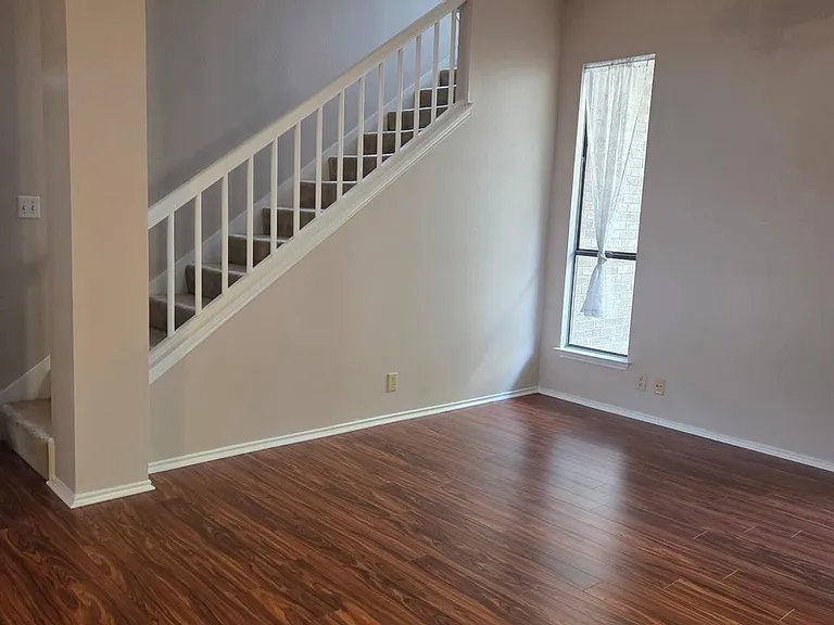 3215 Tree Grove Dr — Photo 7