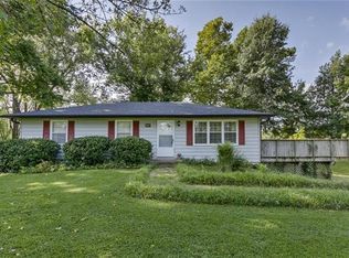 907 3rd St, Camden Point, MO 64018