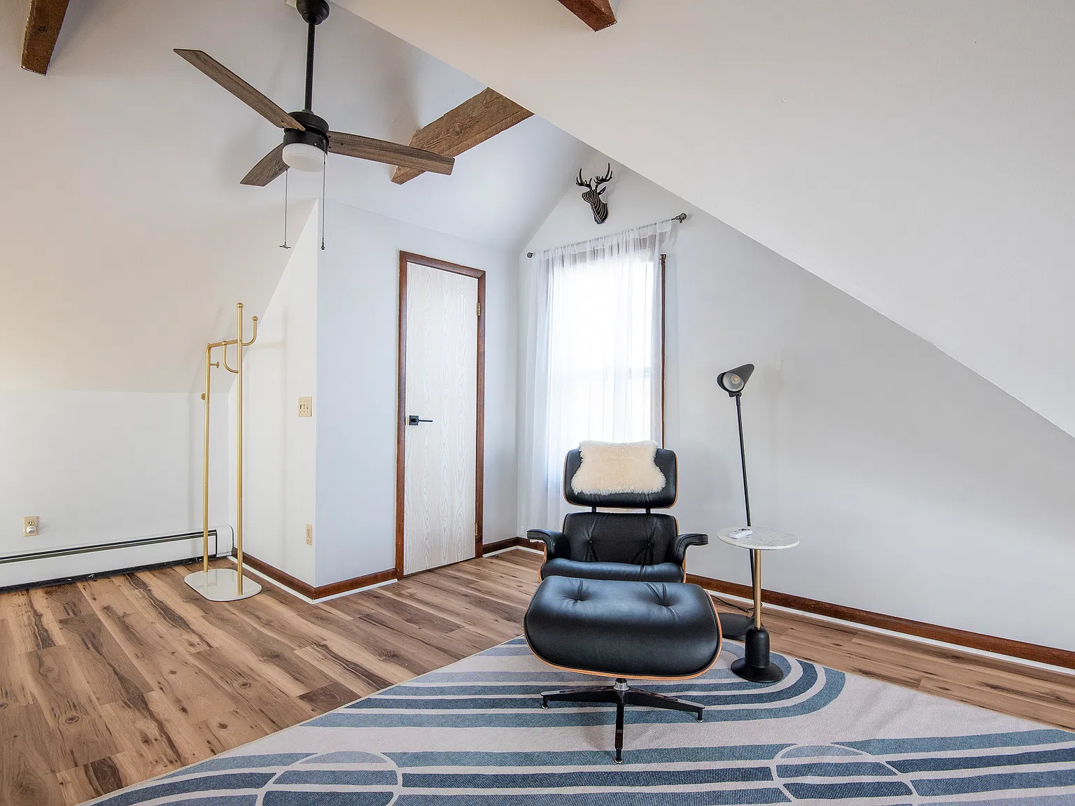 3 bed, 1.5 bath, 1236 sqft, $2,100 — Photo 3