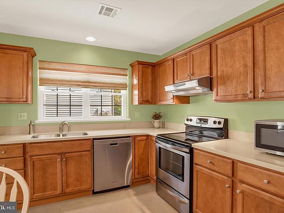 5th image of 2228 Wexford Rd