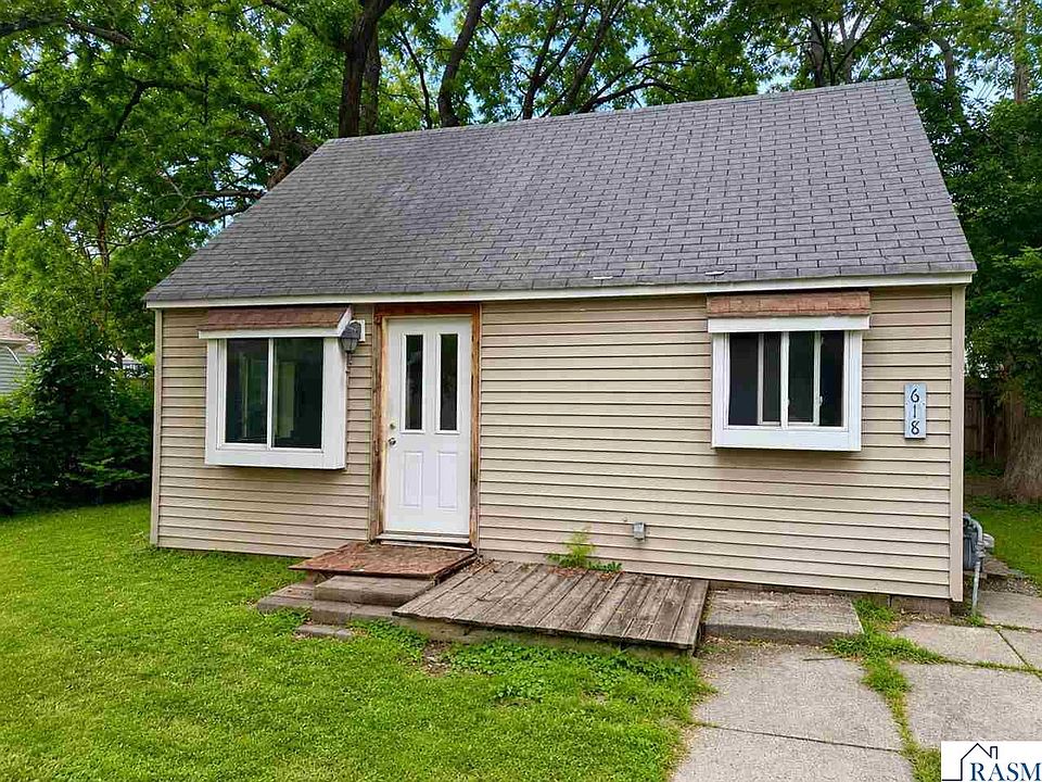 1st image of 618 W 3rd St