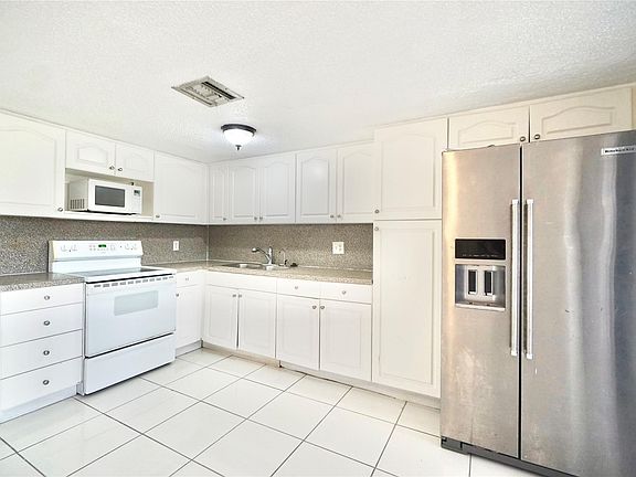 5th image of 2620 W 52nd Place #406