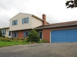 2 Parkwood Dr, Lancaster, PA 17603