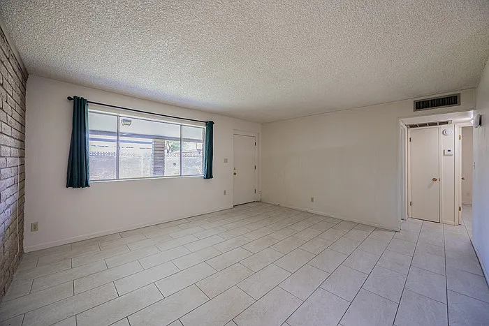2219 W Morten Ave #3 — Photo 7