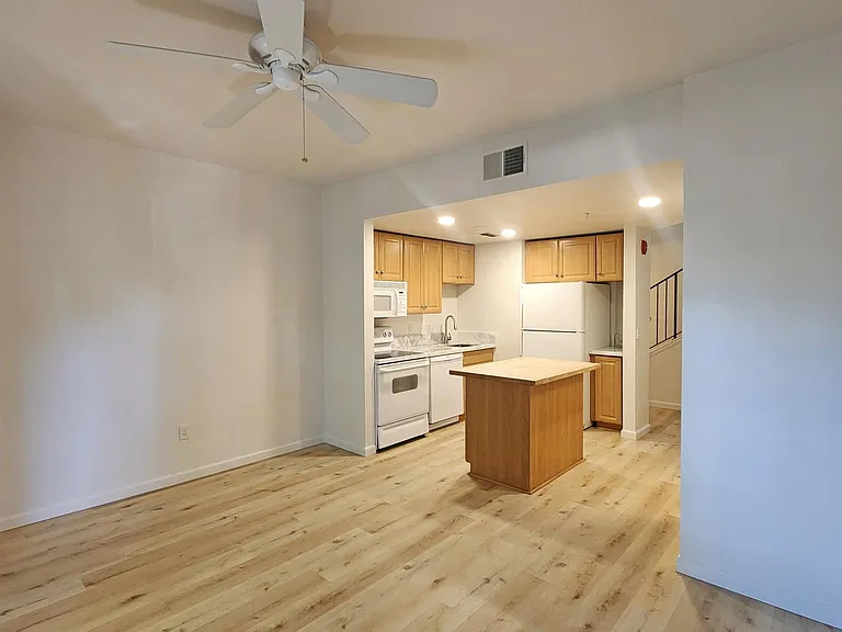 1033 S St #3 — Photo 6