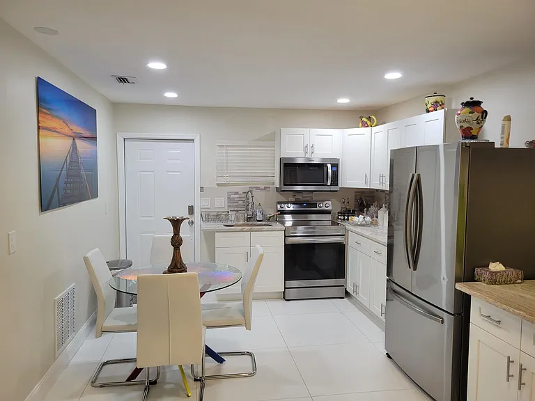 3124 NE Skyline Dr #B — Photo 4
