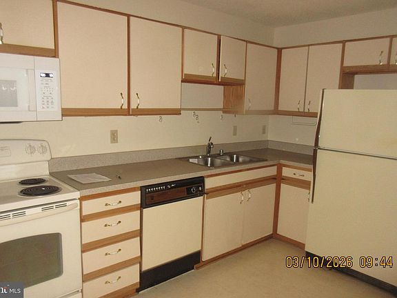 3rd image of 15101 Interlachen Dr #1-806