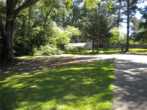 4th image of 100 Woodlawn Dr