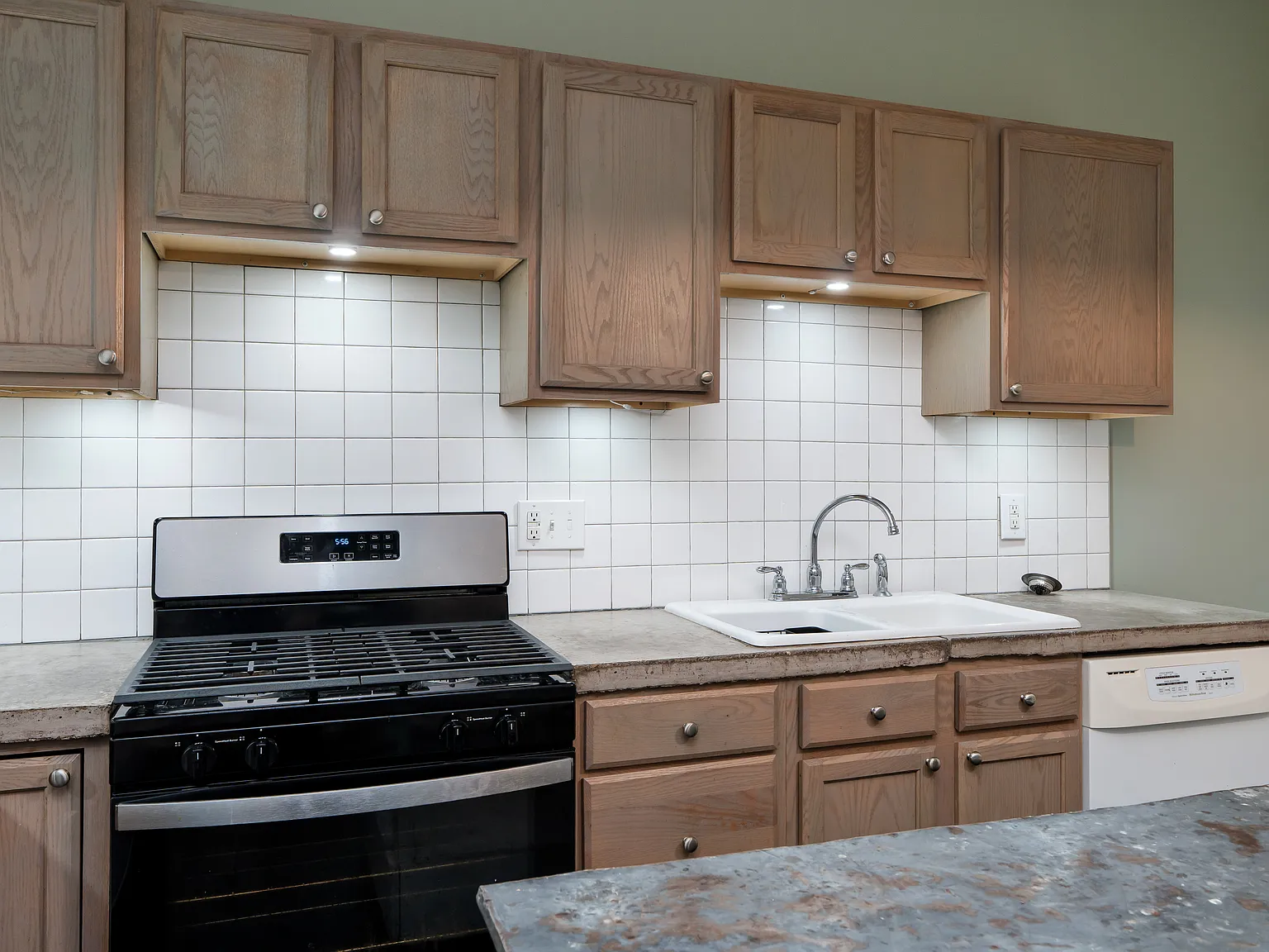 222 W 2nd Ave — Photo 4