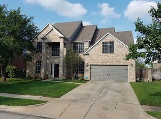 8008 Crazy Horse Ln, Fort Worth, TX 76137