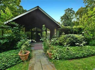 385 W Hills Rd, Huntington, NY 11743