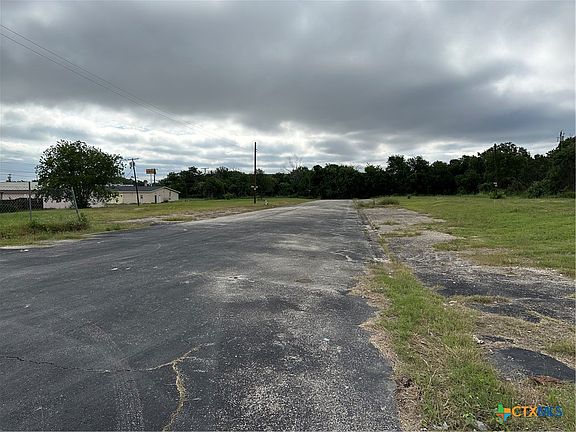 5th image of 702 Florence Rd