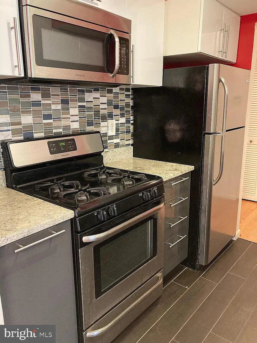 1 bed, 1.0 bath, 781 sqft, $1,995 — Photo 4
