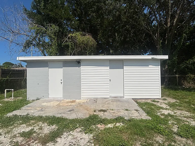 1565 Seneca Dr — Photo 19