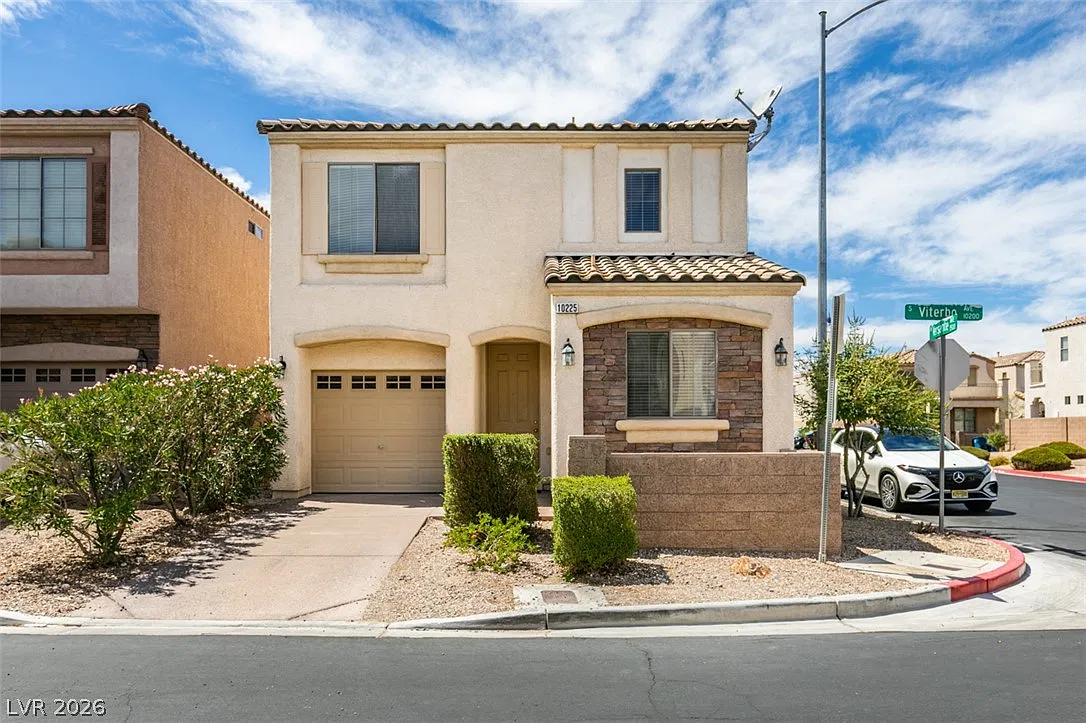 3 bed, 2.5 bath, 1411 sqft, $1,695 — Photo 1