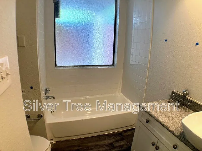 4015 Bowser Ave #C — Photo 8