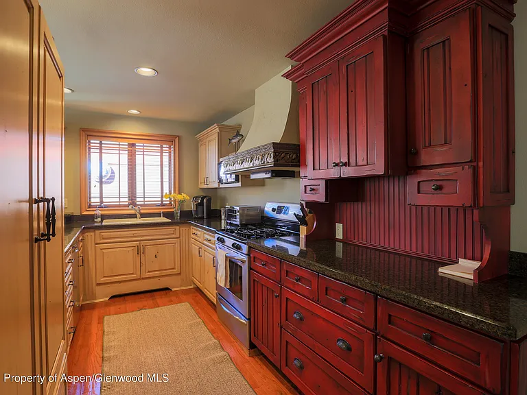 715 E Hopkins Ave — Photo 5
